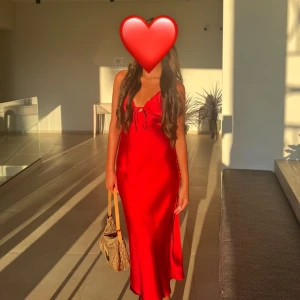 Klänning - Använd 1 gång. 