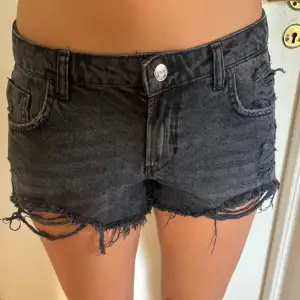 Svarta jeansshorts, bra skick