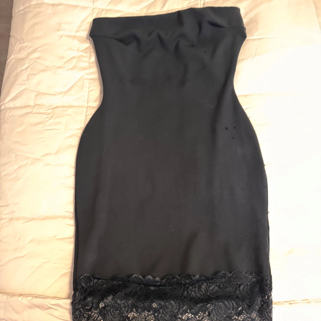 Kort klänning med spets strl 36.