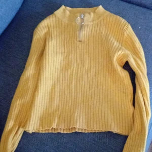 Ribbad tröja - Säljer denna tröja, mycket bra skick, Använd fåtal gånger.