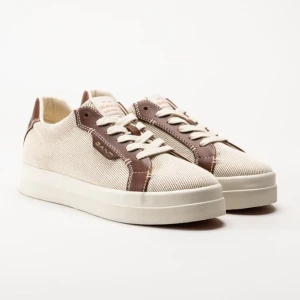 Gant sneakers  - Skor från Gant.  Storlek: 37 Material: Tyg och ledder Skor är köpt för halv år sen. Det blev för liten för mig. Det blev en olycka och en av skor fick en liten hål.