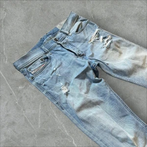 Diesel (limited edition) jeans  - Sjukt snygga diesel jeans! Modellen är limited edition och är väldigt unik sitter väldigt najs men är för små för mig. Passar om du är runt 180 men väger kring 55-65kg