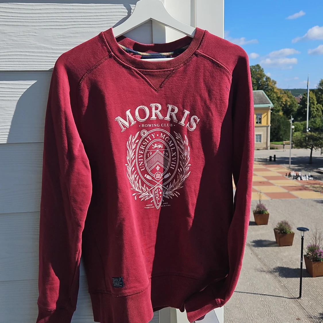 Vinröd tröja från Morris
