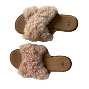 Ugg tofflor - Jätte bra skick men passar inte. Storlek 38 men ganska små i storleken (har breda fötter)