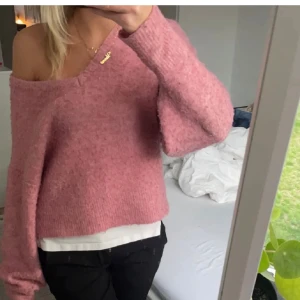 Stickad tröja - Rosa stickad tröja💗 V-ringad. 