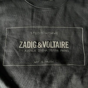 Zadig & Voltaire - Säljer en fet Zadig & Voltaire tröja. Tröjan är i storlek S och är i grymt skick utan några som helst defekter.