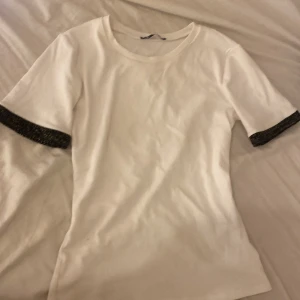 Zara tröja - Bra skick, använder inte längre. Kom priv för fler bilder😊