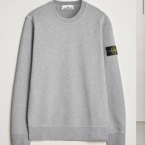 Stone island tröja  - Grå stone island tröja i strl M. Nypris 2999 säljer för 2000
