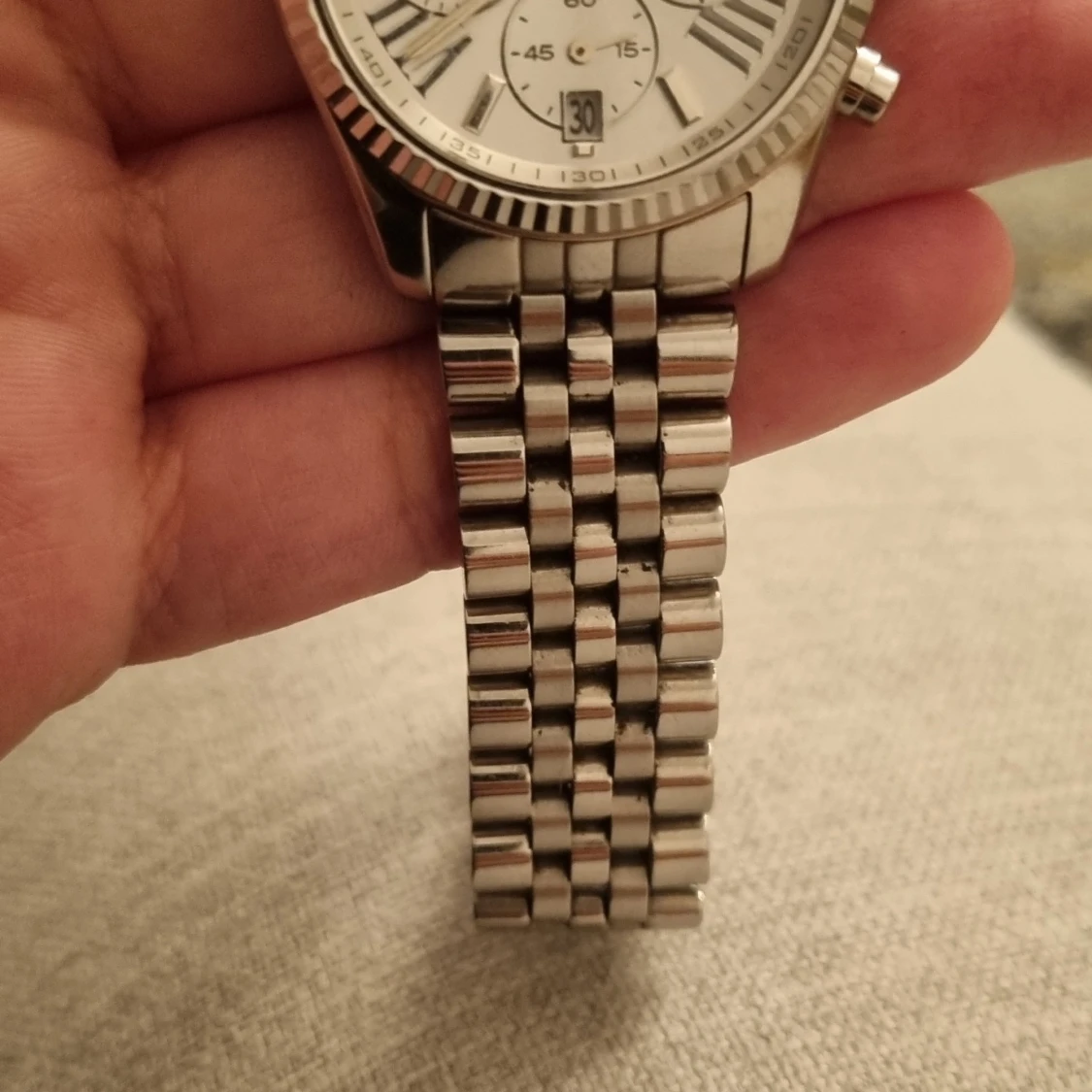 Silverfärgad klocka från Michael Kors - 90