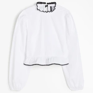 Blus - Säljer en blus från hm aldrig använd med prislapp kvar💕