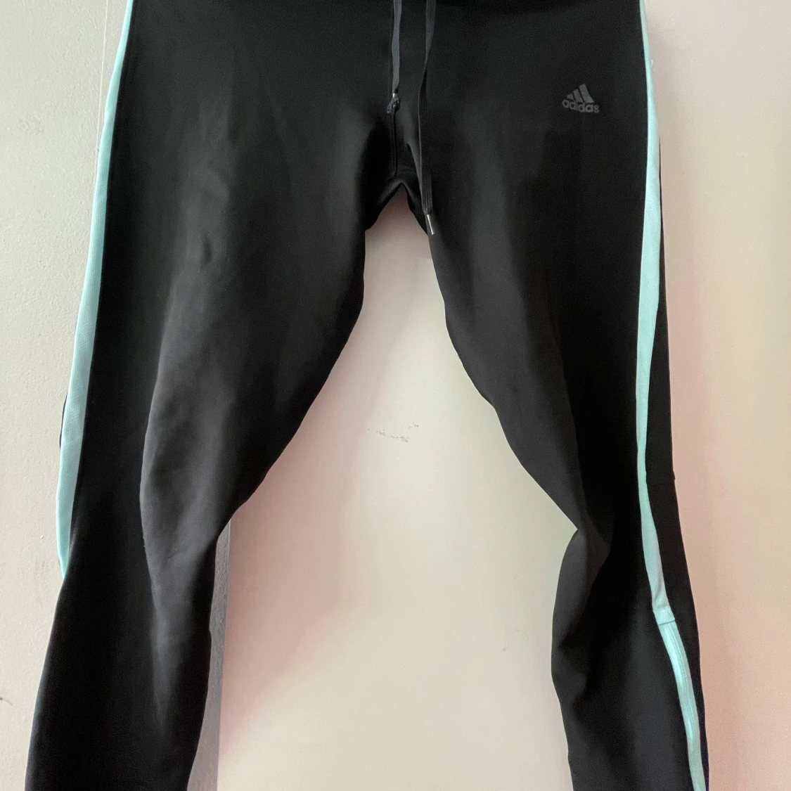 Svarta Adidas tränings byxor 
