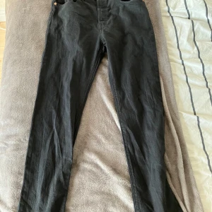 Levi’s 501 - Ett par oanvända Levis byxor skona till vinter 