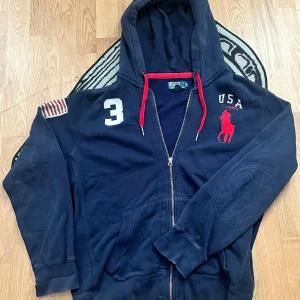 Ralph Lauren hoodie zip  - Stölek: L Sick: 8/10  Tagga okej  Logo okej  Alla okej 