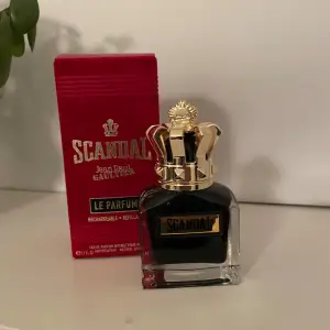 Säljer min scandal le parfum. Man kan inte se hur mycket det är kvar, men skulle gissa på att det är 40 ml kvar av 50ml flaska. Skriv om ni är intresserade! 