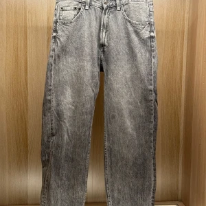 Bershka grå Jeans ”90’s Wide” Herr - Jeans använda ett 10-20 tal gånger, bra skick