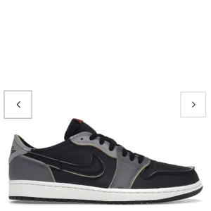 Jordan 1 low Black Smoke Grey’ - Skick 7/10, använda en del Inga synliga skador Storlek 44 Skriv för fler bilder! 