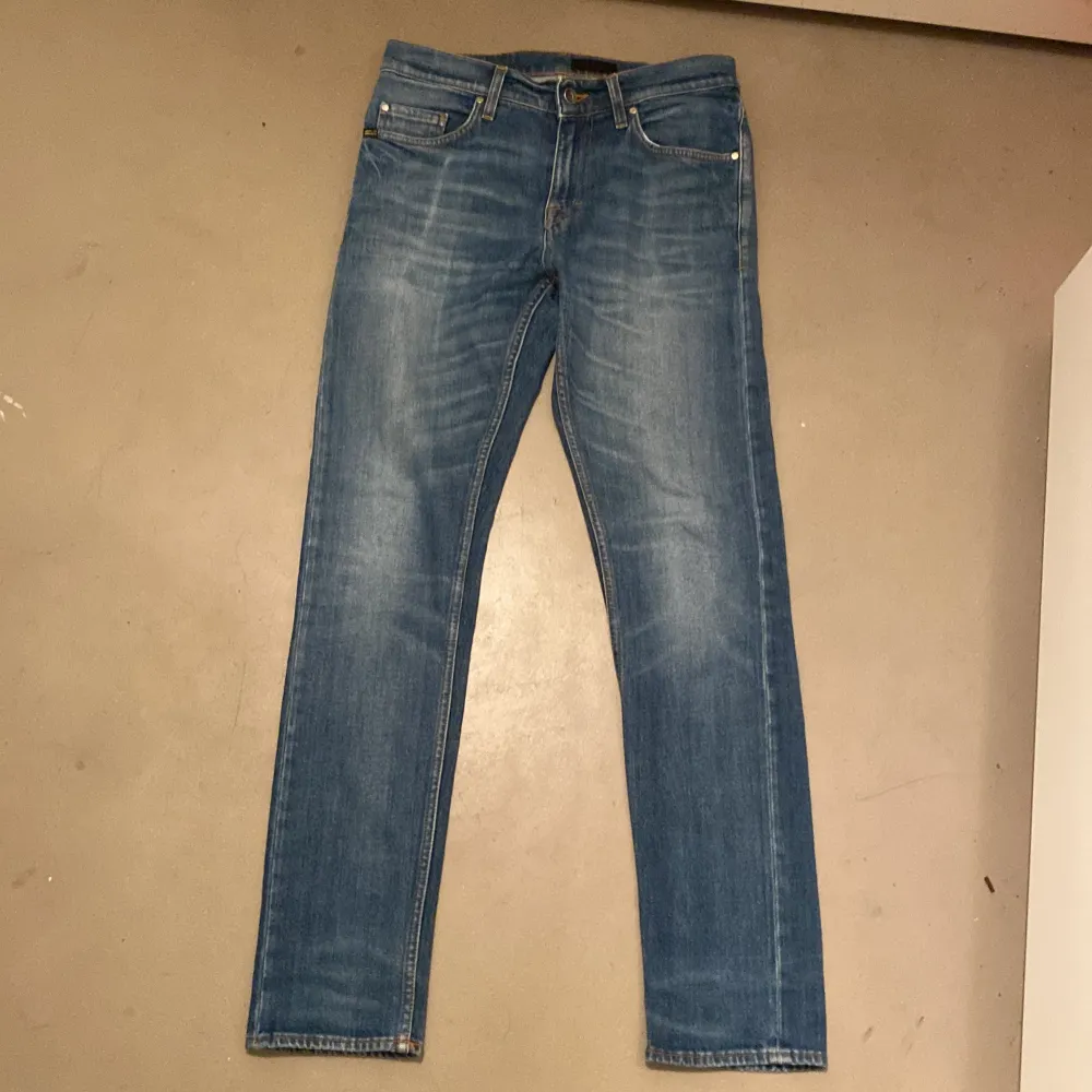 Säljer ett par slimfit Tiger of Sweden jeans i storlek 30/32 Cond:9/10 knappt använda om du undrar något är det bara att skriva . Jeans & Byxor.