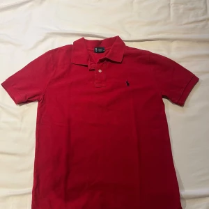 Polos Polo Ralph Laurent  - Säljer polo från märket Ralph Laurent, är ej använd