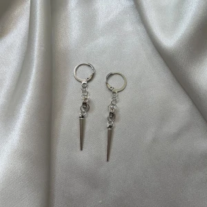Alina earrings  - 39kr per par 🩷 kika gärna in de andra annonserna som jag lagt ut för liknande smycken🌸