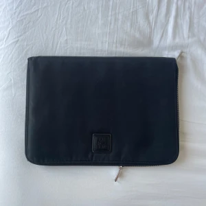 Datorfodral från Carin Wester - Använd, i mycket gott skick🩷