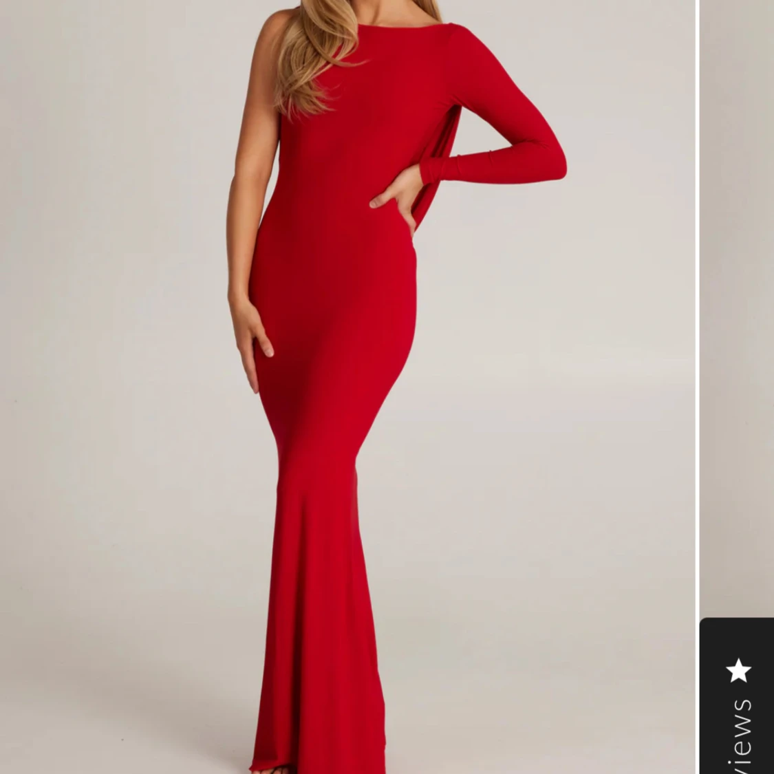 Röd långklänning med öppenrygg eller öppen vid bysten - 92