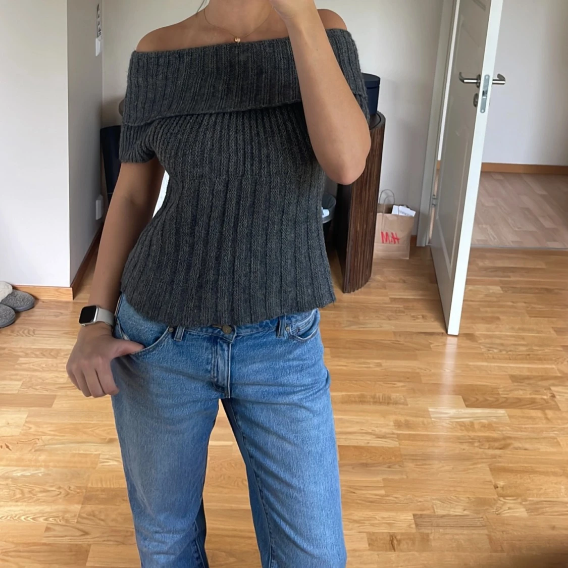 Stickad offshoulder