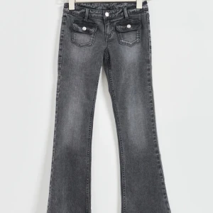 Jeans - Jättefina jeans från Gina Young! Använda fåtal gånger och är i nyskick💖 Säljer då de tyvärr inte passar. Andra och tredje bilden är lånad! Storlek 170