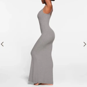 Skims klänning  - Säljer min gråa skims då den kommer till för lite användning i min gaderob🥰