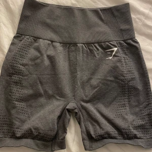 Gymshark shorts  - Gråa shorts från gymshark!  Knappt använda, Storlek S🩶