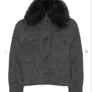 Meotine jacka  - Säljer min jättefina meotine jacka i jättebra skick, skriv för egna bilder. Priset är alltid diskuterbart vid snabb affär❤️