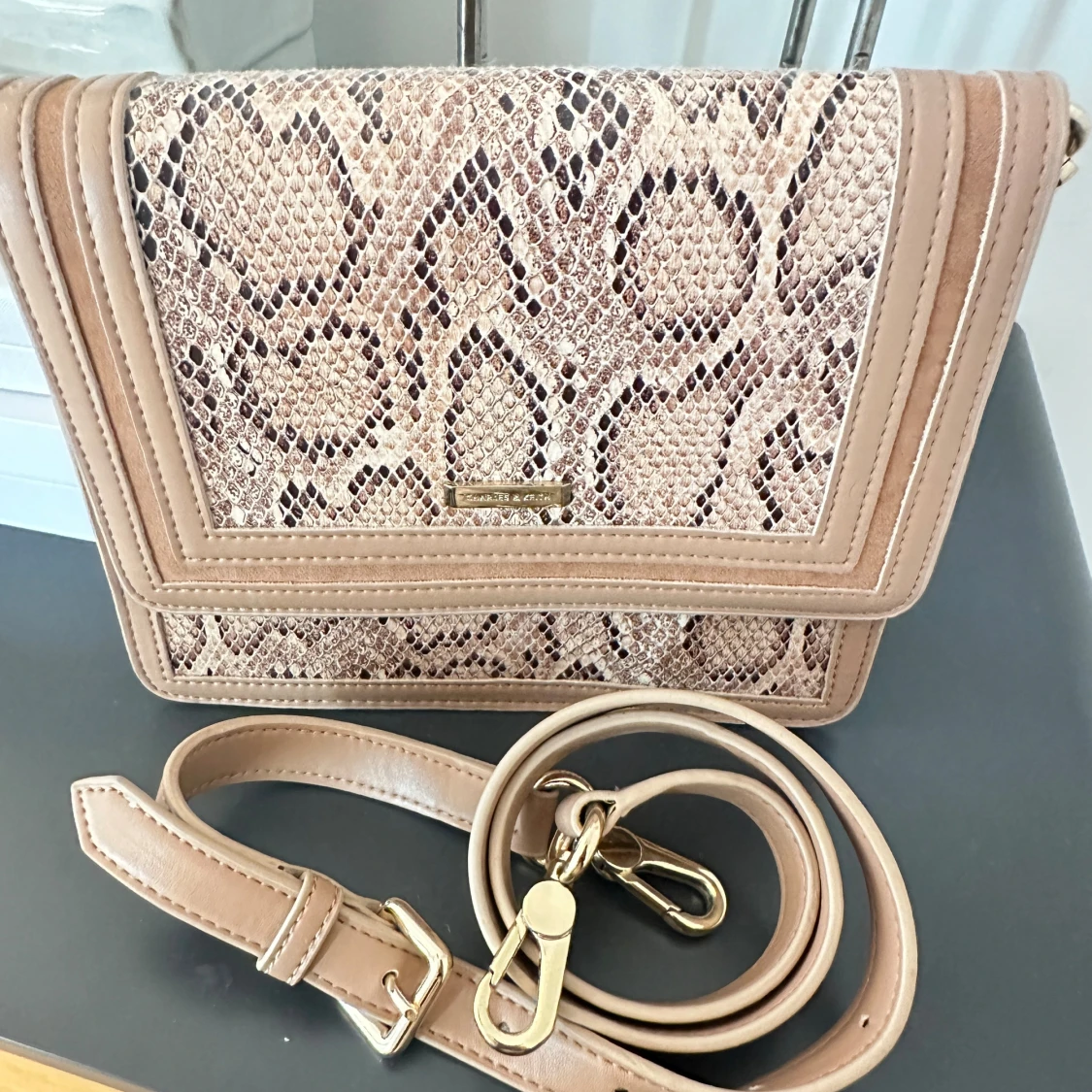 Charles & Keith Väska - 92