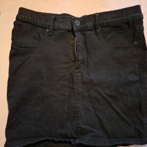 Oanvänd kjol - Nyskick