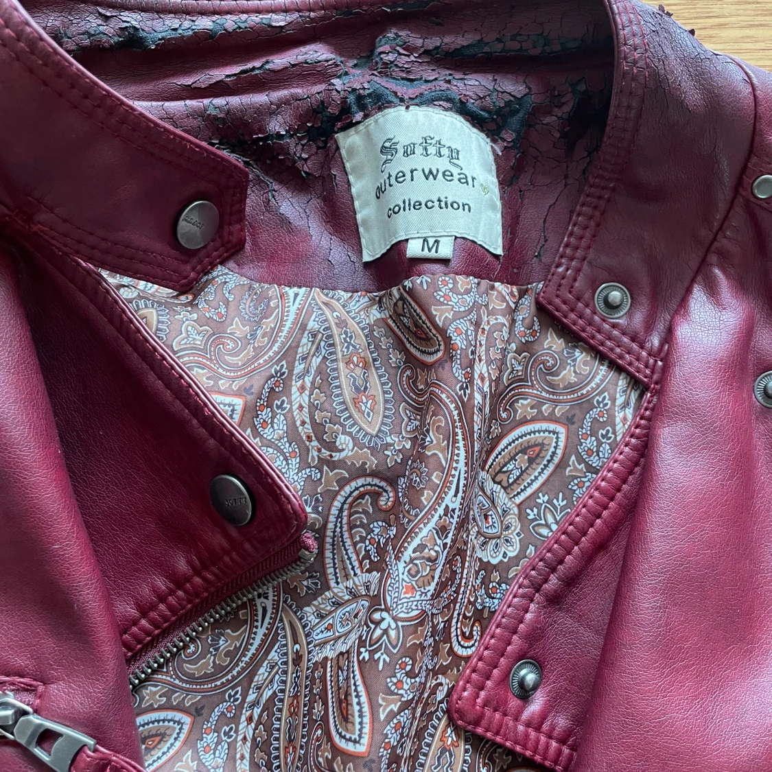 Vinröd skinnjacka - 90