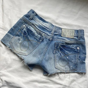 Jeansshorts blåa - Snygga jeansshorts! Säljer pga att de tyvvär inte passar mig. Inga defekter💞
