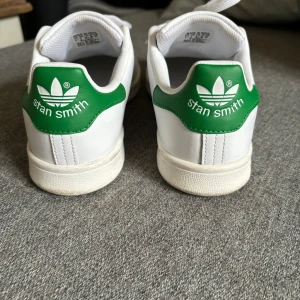 Adidas Stan Smith skor - Storlek 39 1/3 Gott skick knappt använda  