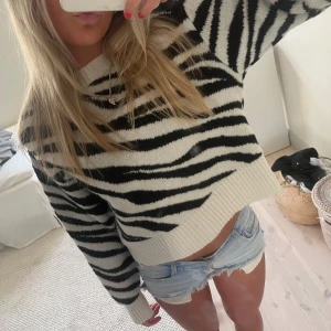 stickad tröja - skitsnygg❤️❤️❤️❤️❤️😘😘😘supermysig nu till hösten 