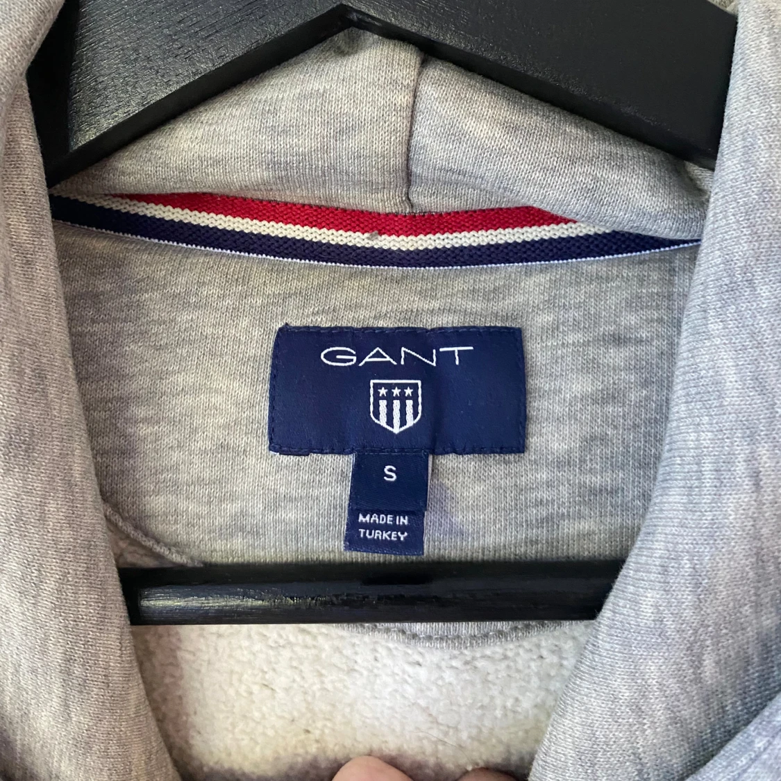 Grå hoodie från GANT - 91