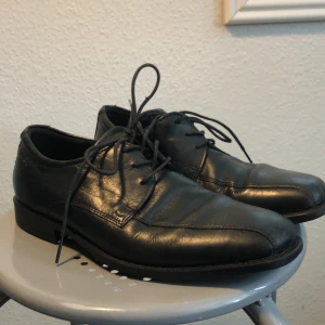 Svarta skor - Svarta skor från Ecco i storlek 38