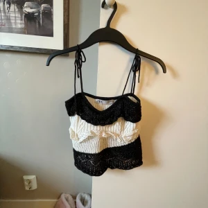 Linne från zara💗 - Jättesött linne från zara. Har använt ett fåtal gånger och kan ej ha längre pga att den var lite kort vid magen.