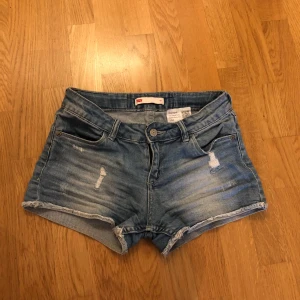 Levis shorts - Jättesnygga Levis shorts i storlek S men passar även XS. Säljer för 250 nypris 700! Pris kan diskuteras!