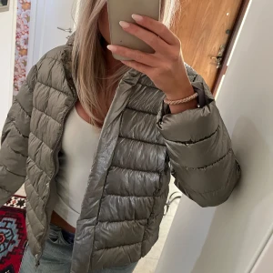 Silver jacka - Silvrig jacka från zara