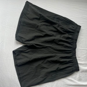 Newbody träningsbyxor  - Säljer dom för att dom är för stora.  Aldrig använda