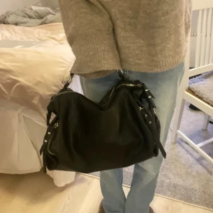 Svart väska - Svart ball väska i nyskick!🖤 Använd gärna ”köp nu”