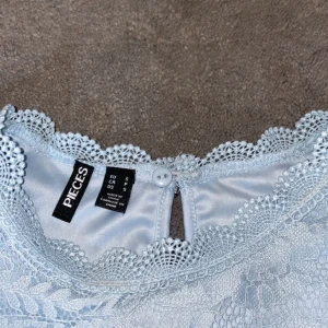 Blus  - är nästan helt ny blus, är köpt  från Zalando, har inga hål eller fläckar. skriv om ni har frågor ❤️🙏
