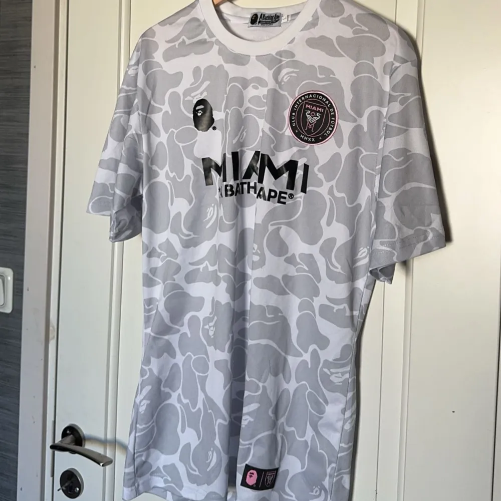 Bape x inter Miami tröja  Helt ny  . Sportswear.