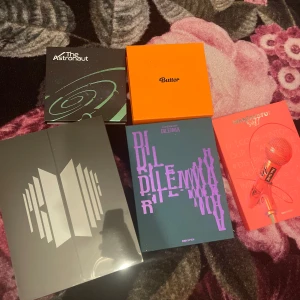 Kpop album - Desto fler man köper så får man rabatt  Alla 200kr förutom proof styck  Proof: 270