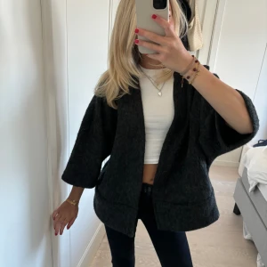 Trekvartsärmad kofta - Superfin trekvartsärmad kofta från h&m😍