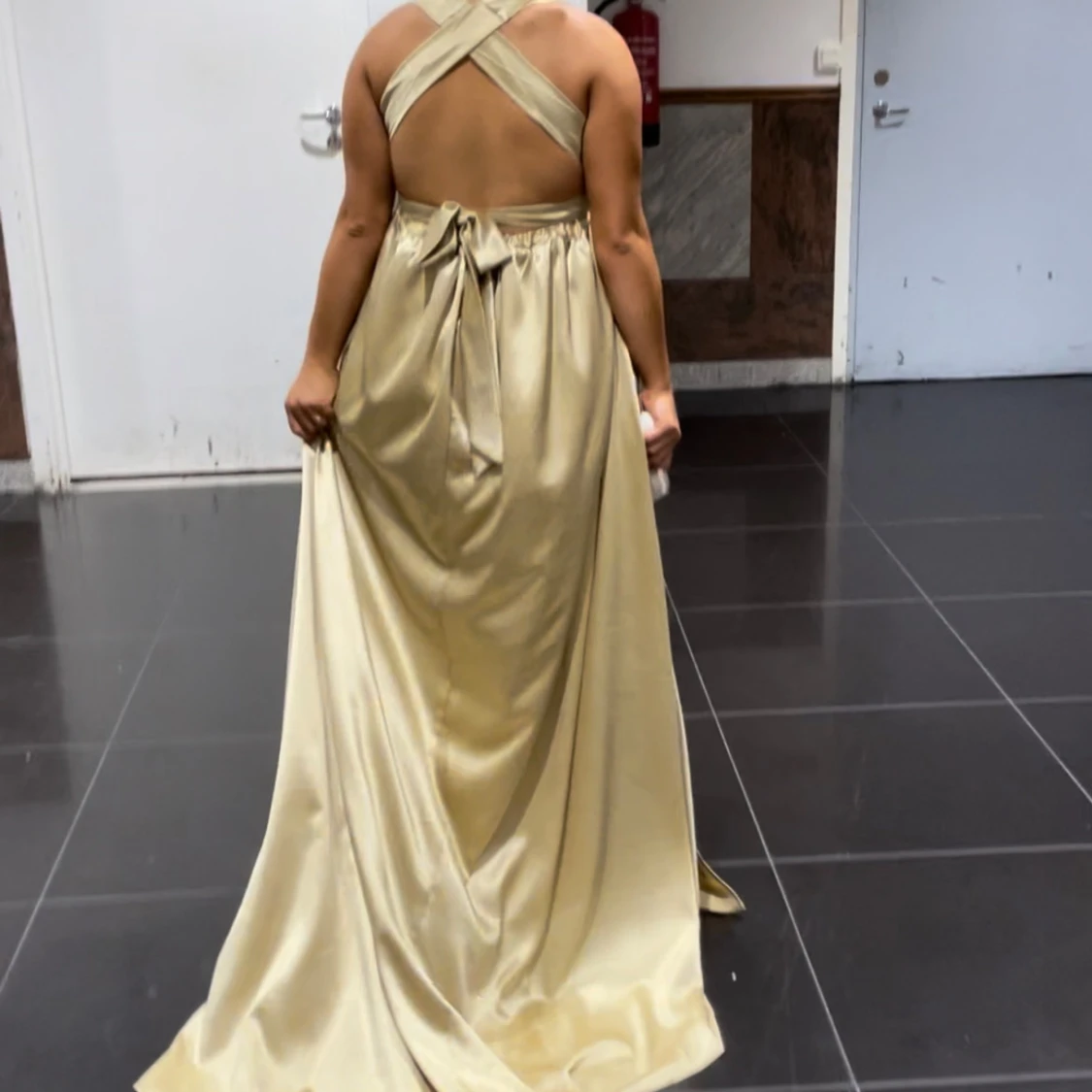 Egendesignad satin klänning - 91