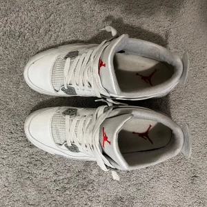 Jordan 4 Retro Oreo - Helt nya äkta skor! Använt ett fåtal gånger   Kan diskutera pris