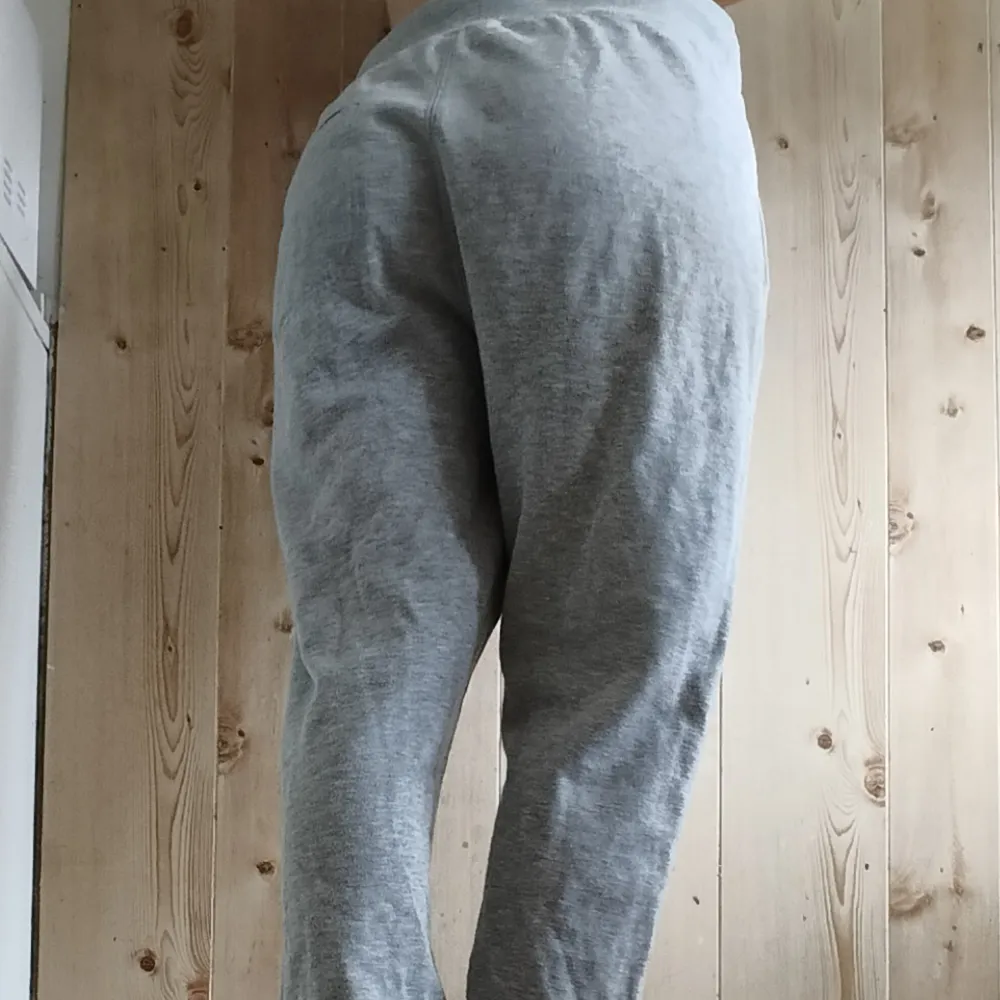 Säker dessa snygga och sköna mjukisbyxorna från Cubus storlek M. Endast upphämtning i Malmö. Vid intresse smsa 0735865563 eller mejla billigafynd.lilja@gmail.com. Farkut & Housut.